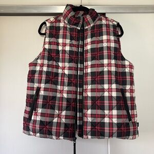 NWT red black & white plaid quilted Vera Bradley size medium puffer vest
